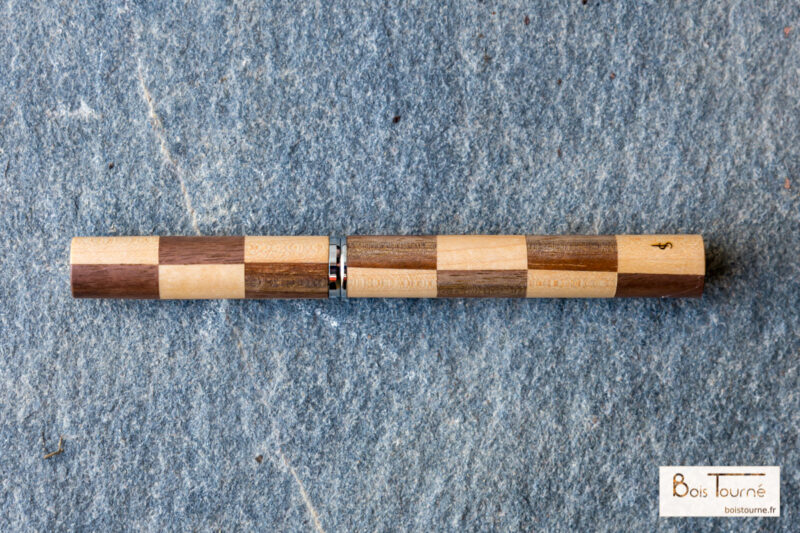 STYLO ROLLER CHROMÉ – NOYER US / ERABLE SYCOMORE – Image 3