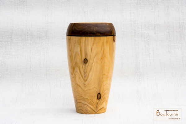 VASE EN THUYA