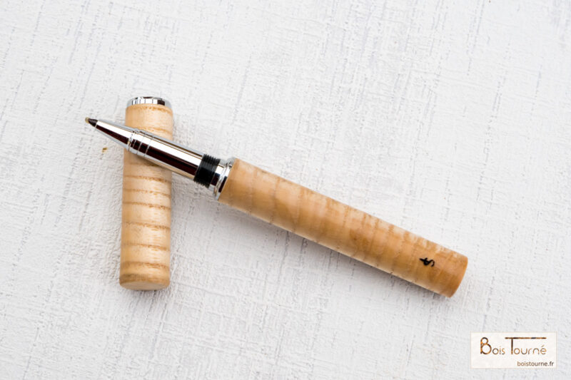 STYLO ROLLER CHROMÉ – FRÊNE