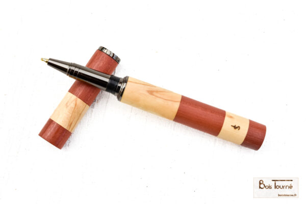 STYLO ROLLER CHROMÉ NOIR – BOULEAU MADRÉ / RED HEART