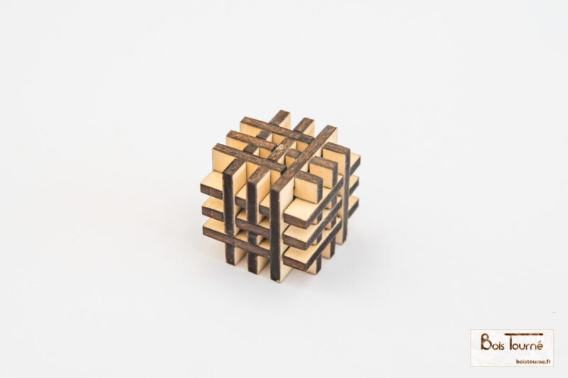 CASSE TÊTE EN BOIS