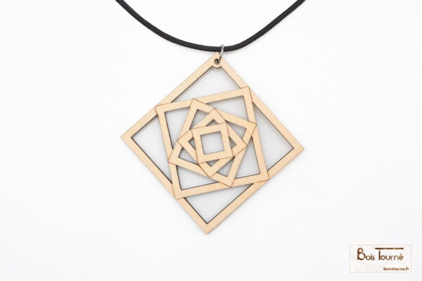 COLLIER AVEC PENDENTIF : ROTATIONS DE CARRÉS