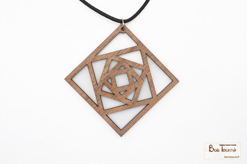 COLLIER AVEC PENDENTIF : ROTATIONS DE CARRÉS – Image 2