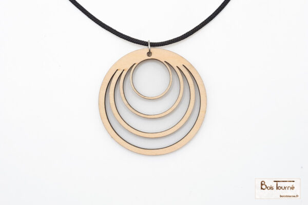 COLLIER AVEC PENDENTIF : CERCLES IMBRIQUÉS