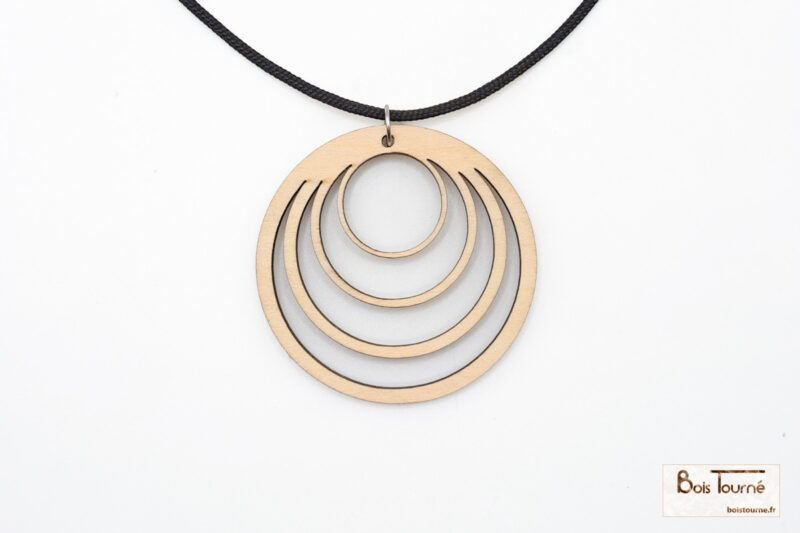 COLLIER AVEC PENDENTIF : CERCLES IMBRIQUÉS