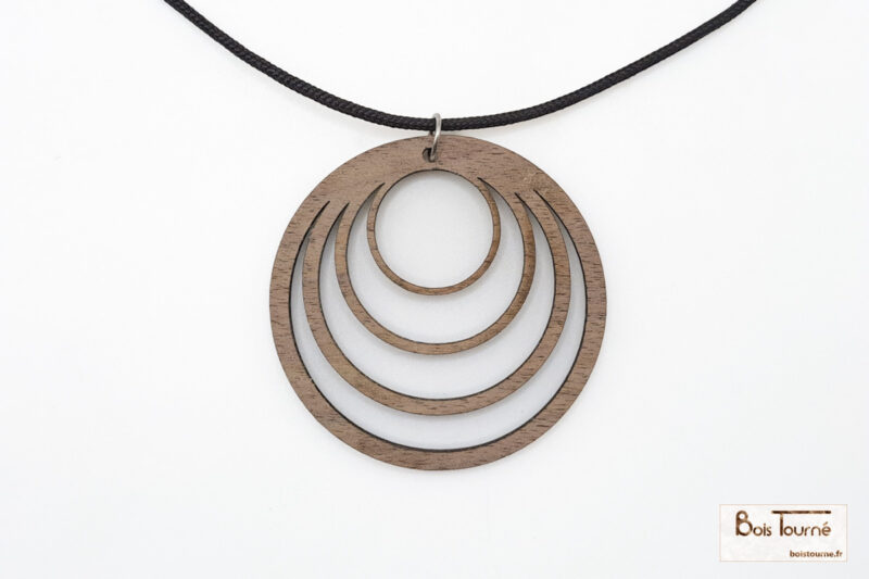 COLLIER AVEC PENDENTIF : CERCLES IMBRIQUÉS – Image 2