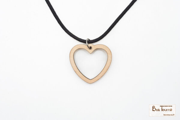 COLLIER AVEC PENDENTIF : COEUR