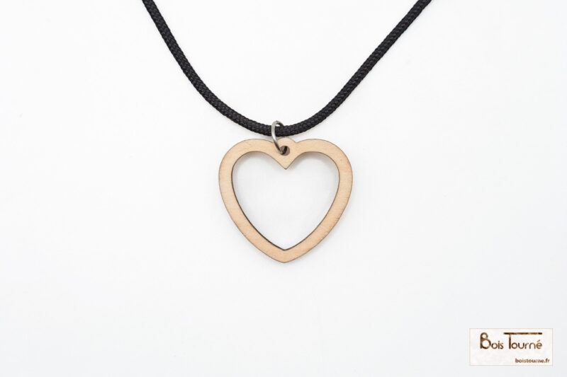 COLLIER AVEC PENDENTIF : COEUR