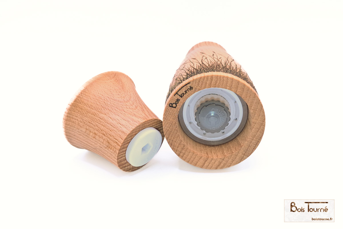 MOULIN À SEL, POIVRE ET ÉPICES EN HÊTRE AVEC GRAVURE PRAIRIE – Image 3