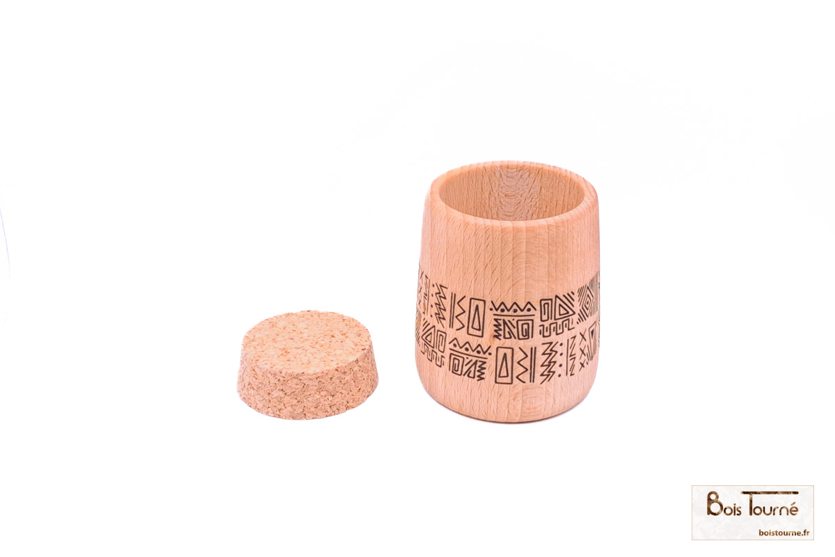 BOCAL EN HÊTRE AVEC GRAVURE DE MOTIFS AFRICAIN – Image 2